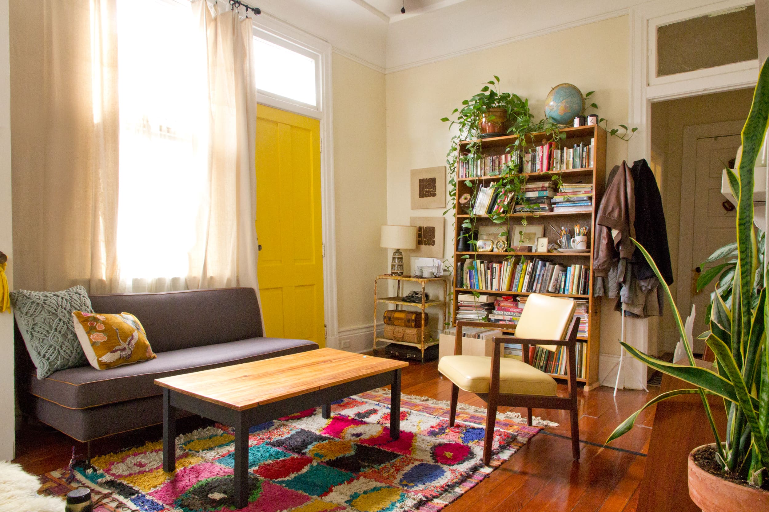Small Colorful New Orleans Apartment Tour Photos Apartment Therapy